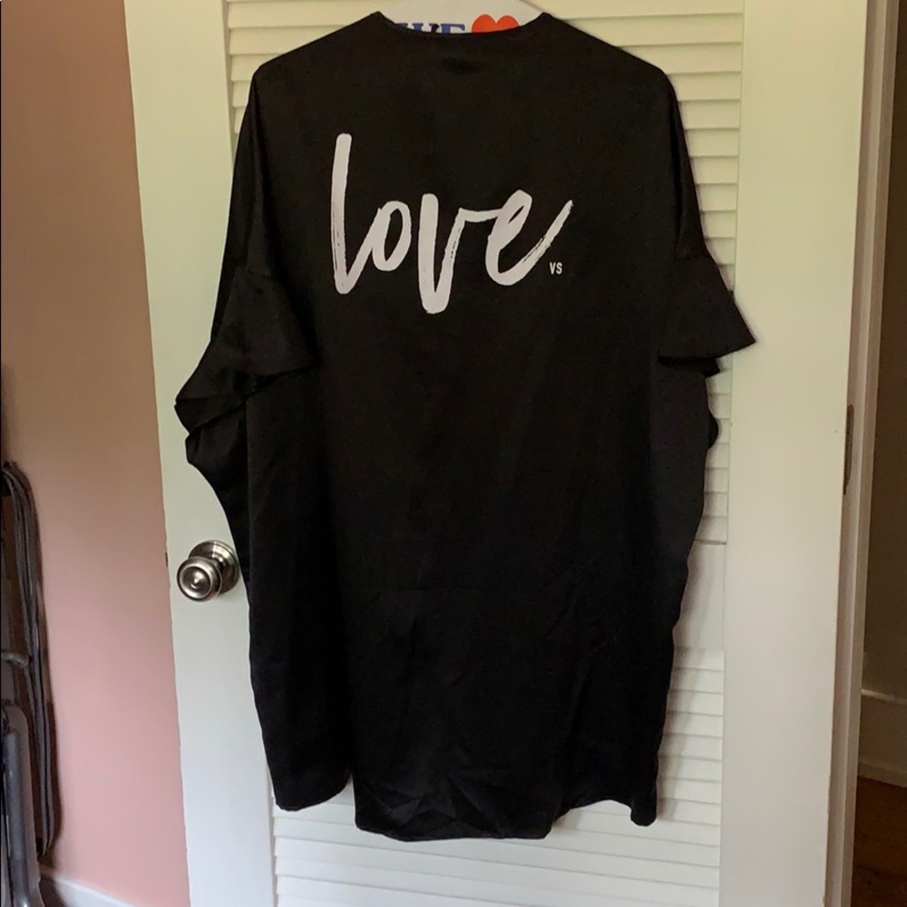 Robe - Picture 2 of 2